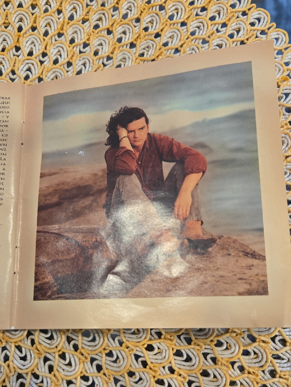 Sony White CD with Red & Blue Text - Ricardo Arjona 'Historias' - Picture 10 of 12
